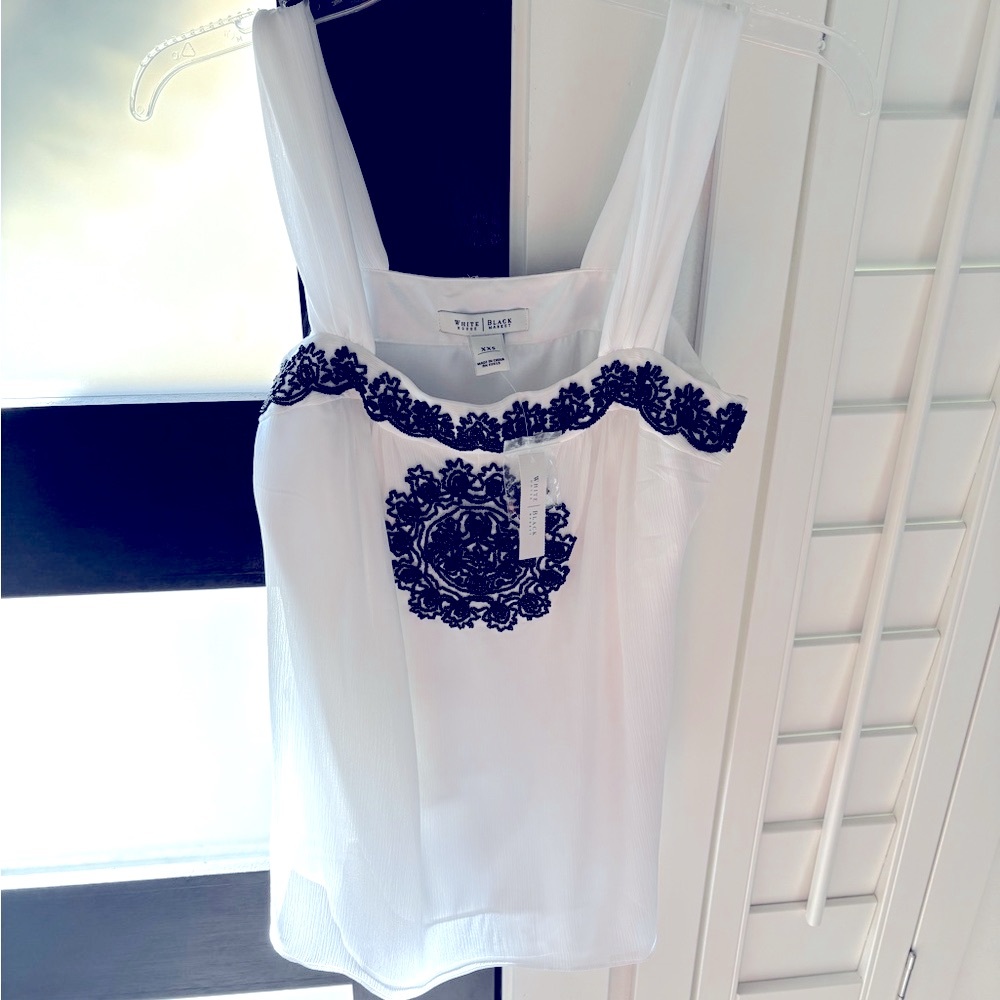 🤍🖤NWT White House Black Market Black and White Top🤍🖤XXS